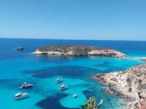 lampedusa isola da raggiungere dal Porto di Porto Empedocle